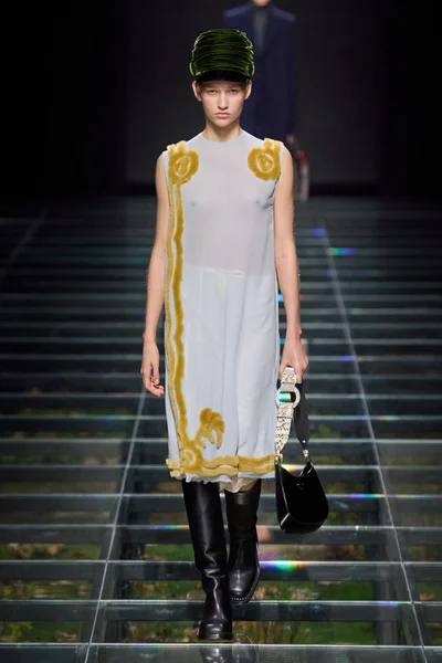 Look 14